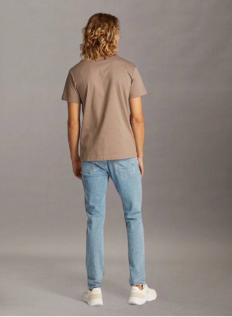 كالفن كلاين جينز تيشرت مزين بحروف كلفن كلاين - Image 2