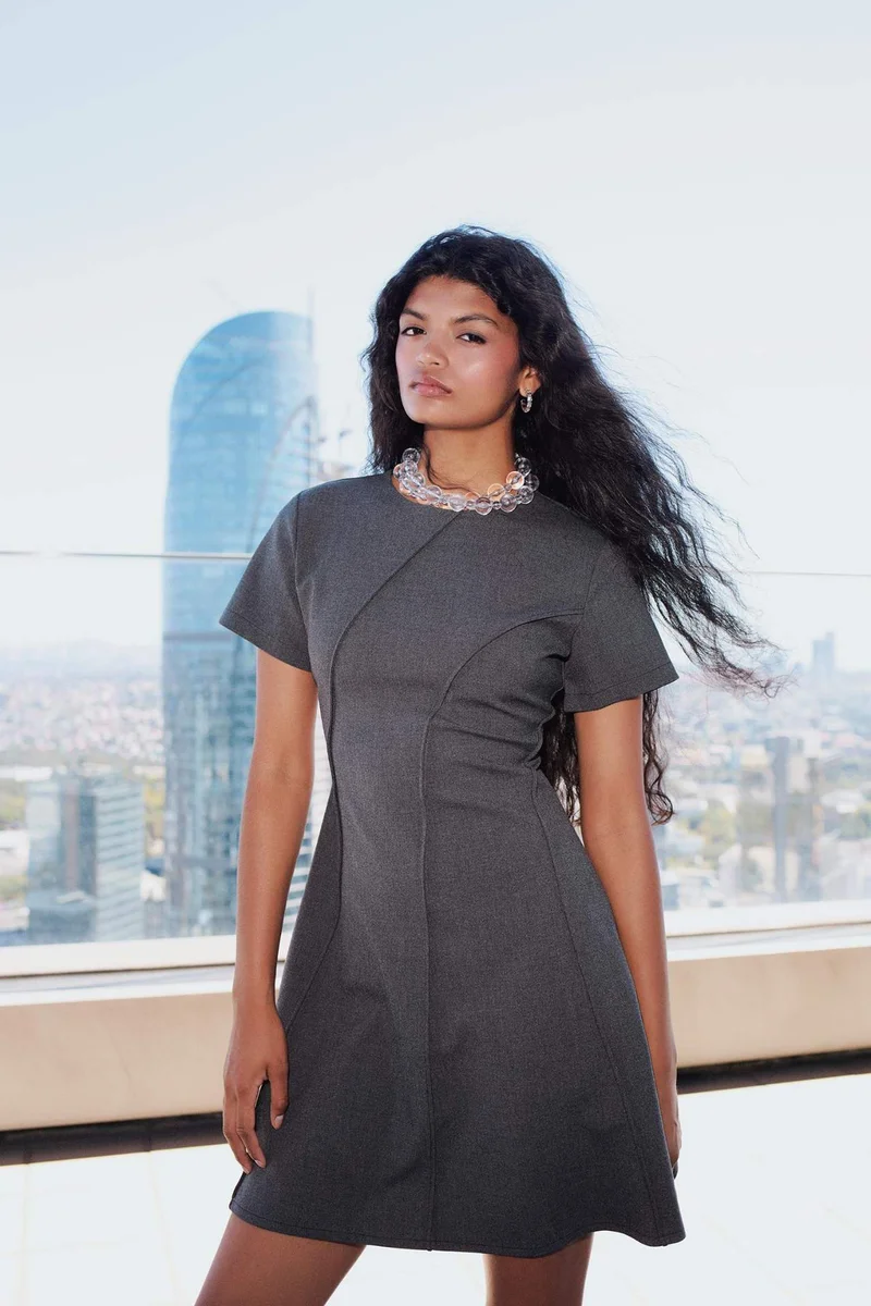 ديفاكتو Crew Neck Mini Dress