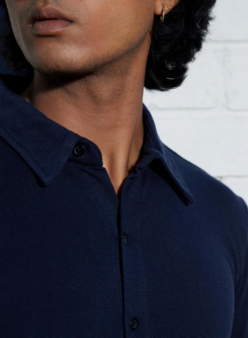 Campus Sutra Men's Navy Blue & Light Grey Contrast Panel Shirt | قميص بأكمام طويلة | كتلة لون | غير رسمي | طوق منتشر