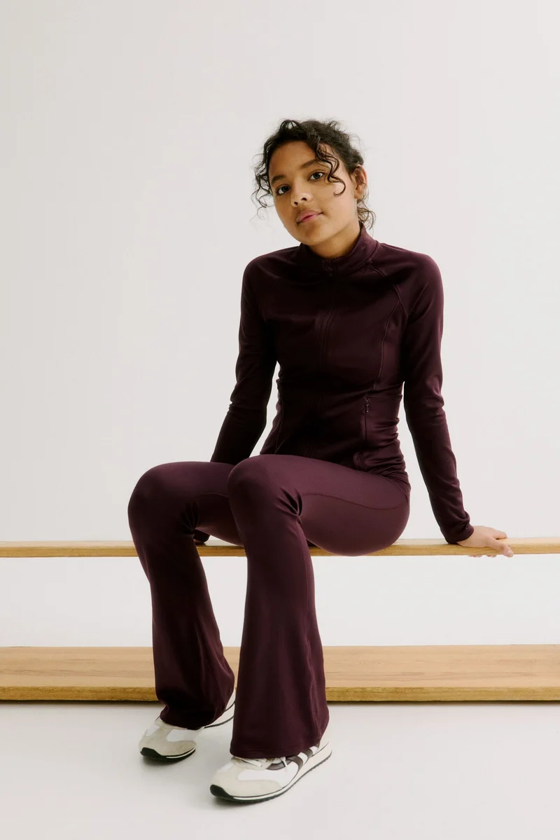 اتش اند ام لغينغز رياضي بحافة واسعة من نسيج دراي موف™