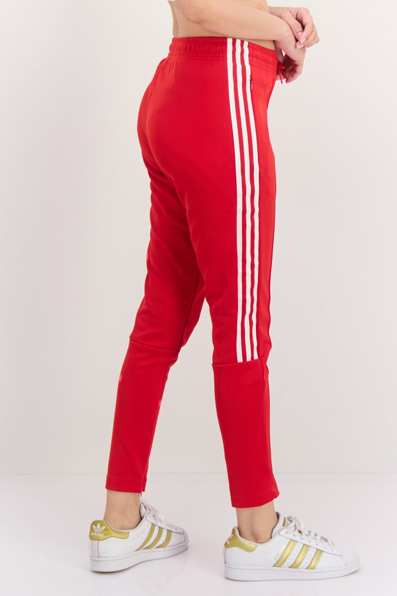 Adidas سروال تدريب عادي للنساء بشعار العلامة التجارية، أحمر - Image 2