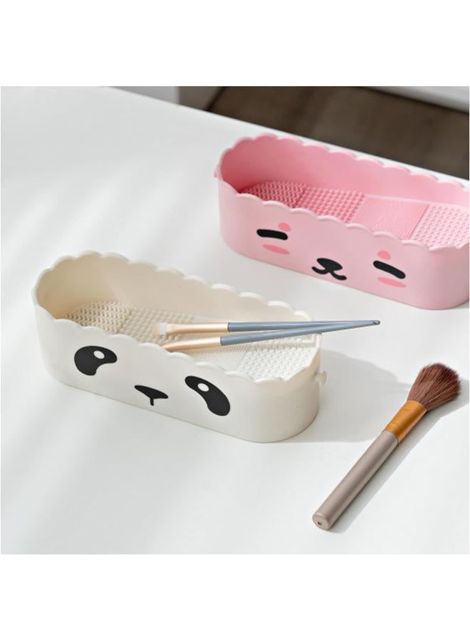 الترجمة العربية: أداة تنظيف فرش الماكياج مع حصيرة تجفيف ● منظف إسفنجات الماكياج ● منظف ومسنِّظم فرش الماكياج ● صندوق تخزين بتصميم الباندا الوردي - Image 3
