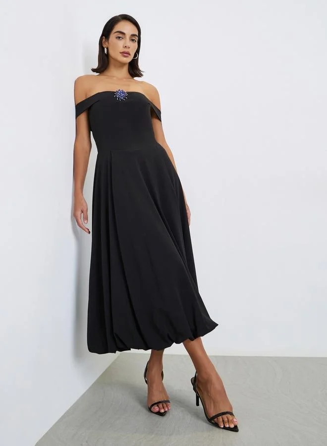 ستايلي فستان ميدي باردو بتفاصيل بروش