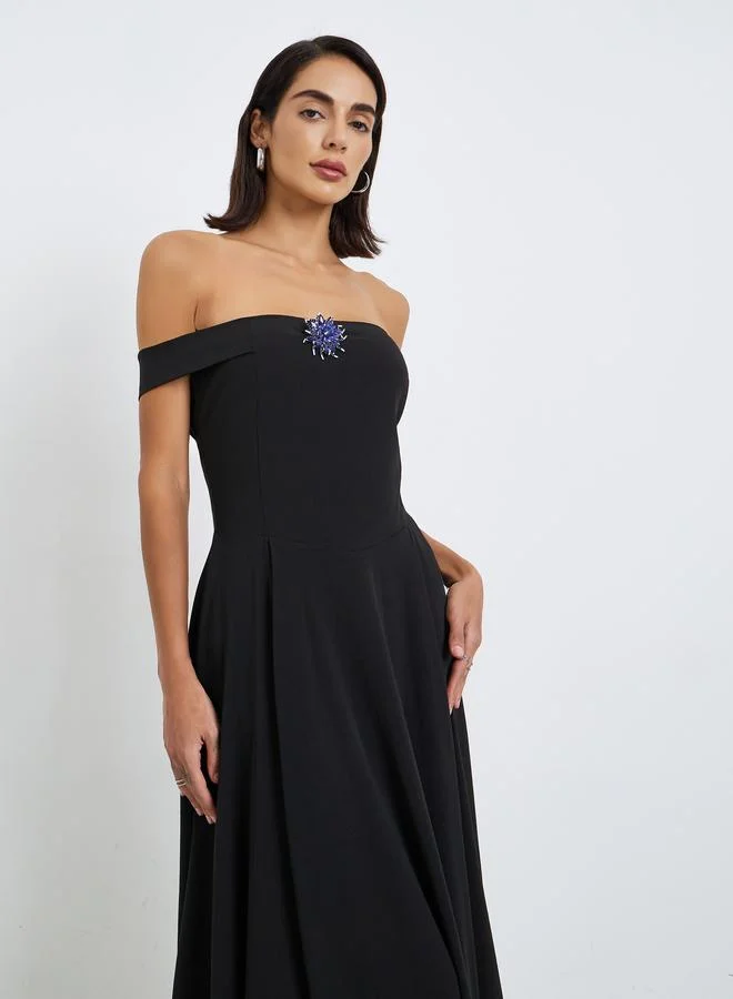 ستايلي فستان ميدي باردو بتفاصيل بروش