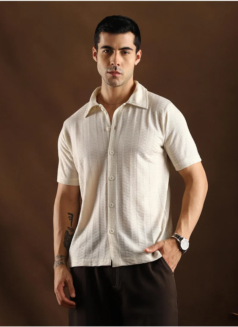 Campus Sutra Campus Sutra Men's Off-White Dash-Ribbed Knit Polo Shirt For Casual Wear | Mid-Rise | Regular Fit | Button Closure | Shirt Crafted With Comfort Fit For Everyday Wear