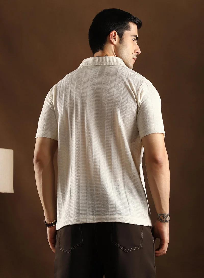 Campus Sutra Campus Sutra Men's Off-White Dash-Ribbed Knit Polo Shirt For Casual Wear | Mid-Rise | Regular Fit | Button Closure | Shirt Crafted With Comfort Fit For Everyday Wear