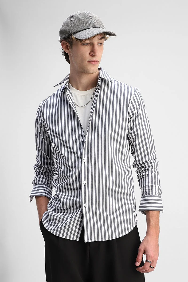 سنيتش قميص مخطط بقصة ضيقة ومرونة