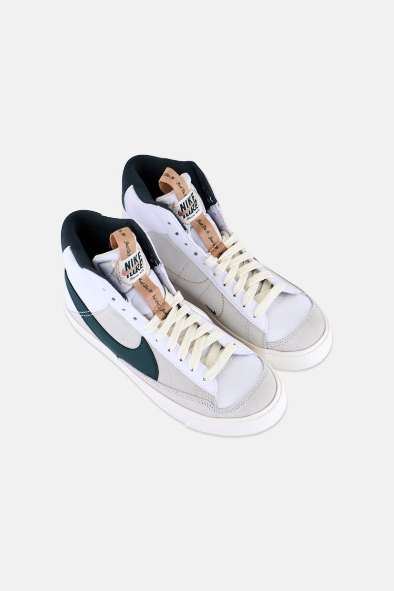 Nike Kids Boy Blazer Mid 77 Lace Up Outdoor Shoes, Multicolor - Image 4