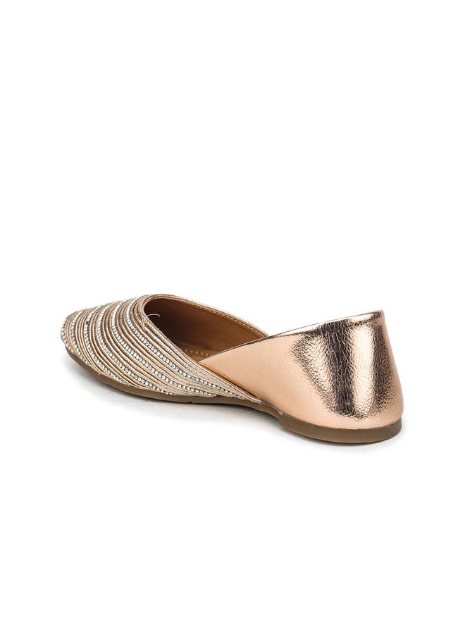 She Zone Gold Embellished Mojaris for Women - Image 3