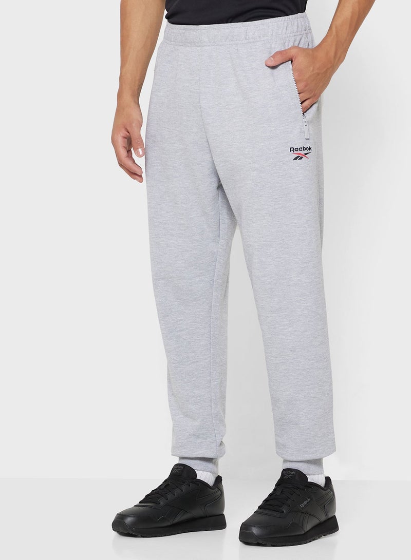 Reebok BANKS 2 COL LOGO ZIPPED 2PC TRACKSUIT - Image 4