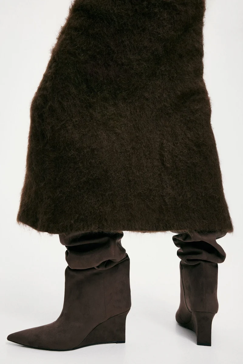 اتش اند ام بوت بطول يصل للركبة بكعب سميك