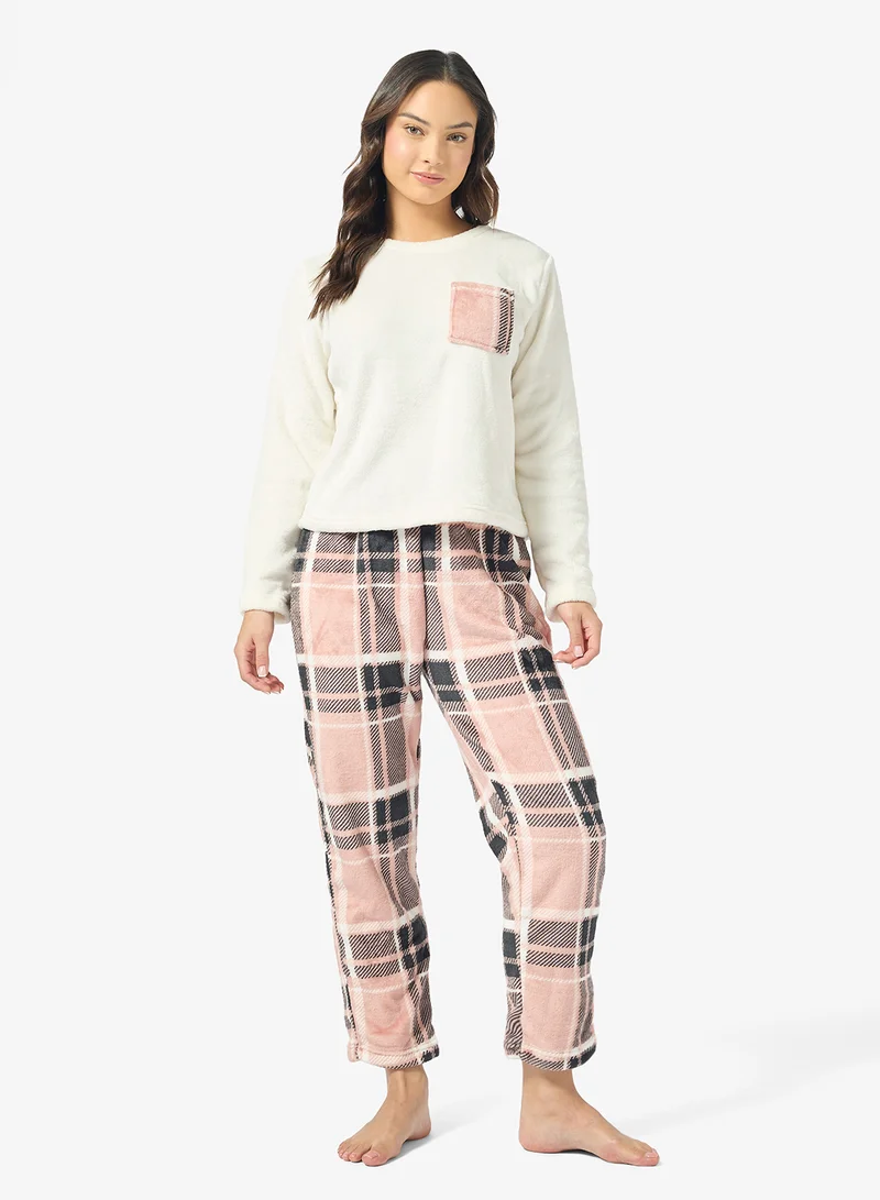 جينجر طقم بيجامة مخملي مريح