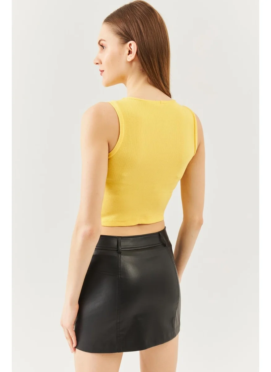 Butikgiz Sarı Sıfır Kol Bisiklet Yaka Vücuda Oturan %100 Pamuklu Kaşkorse Esnek Crop Bluz