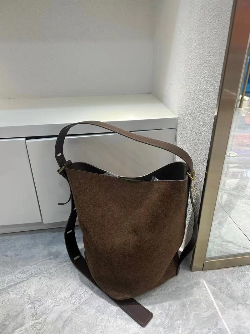 Anti-Suede Bucket Bag, Niche Design, Contrasting Frosted Bag, Simple And Fashionable Shoulder Commuter Bag, Large-Capacity Cowhide Bag - Image 1