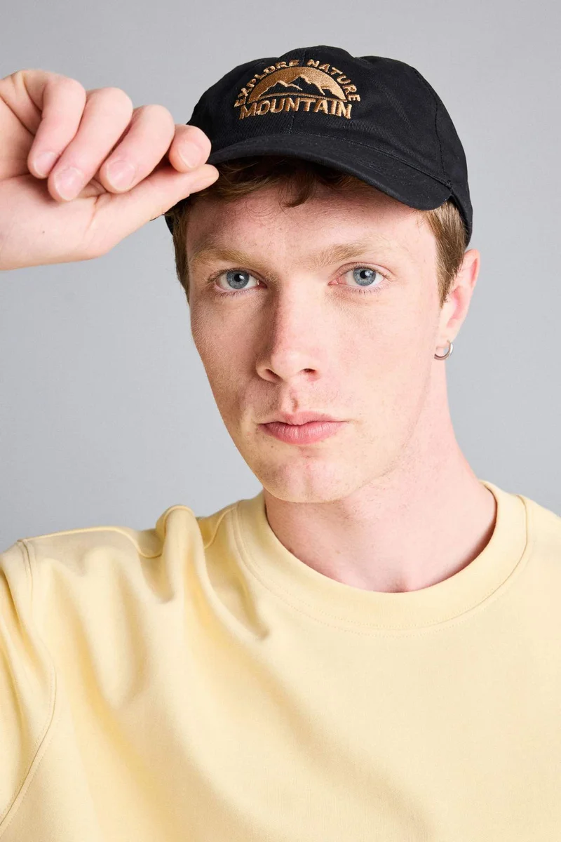 Man Cotton Black Embroidered Cap