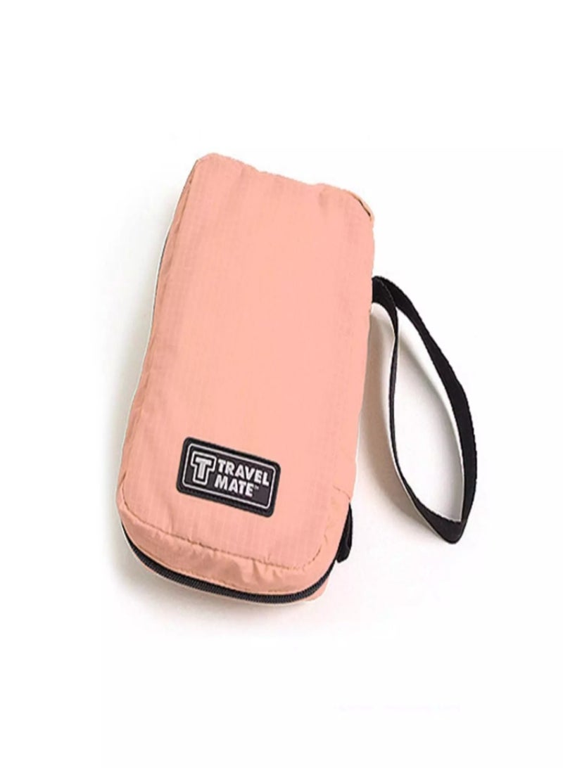 حقيبة مكياج معلقة مقاومة للماء للسفر باللون الوردي الفاتح