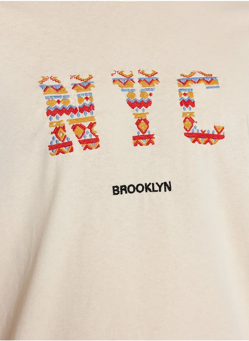trendyol City Embroidered Crew Neck T-Shirt