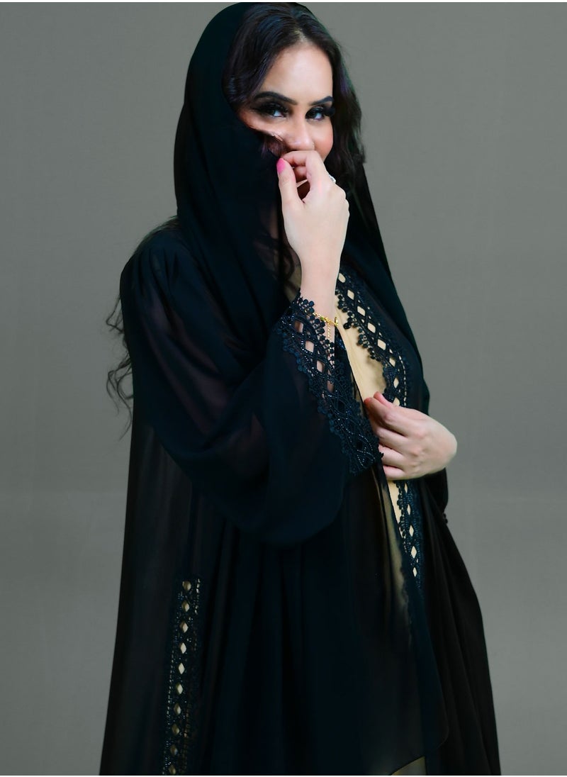 نور زارا - عباية مزينة بالدانتيل الأسود - Image 1