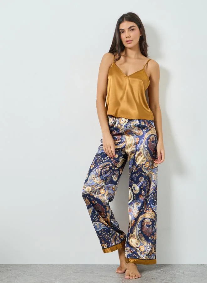 تايك تو طقم بيجاما من بنطال بطبعة بيزلي وبلوزة حمالات ساتان