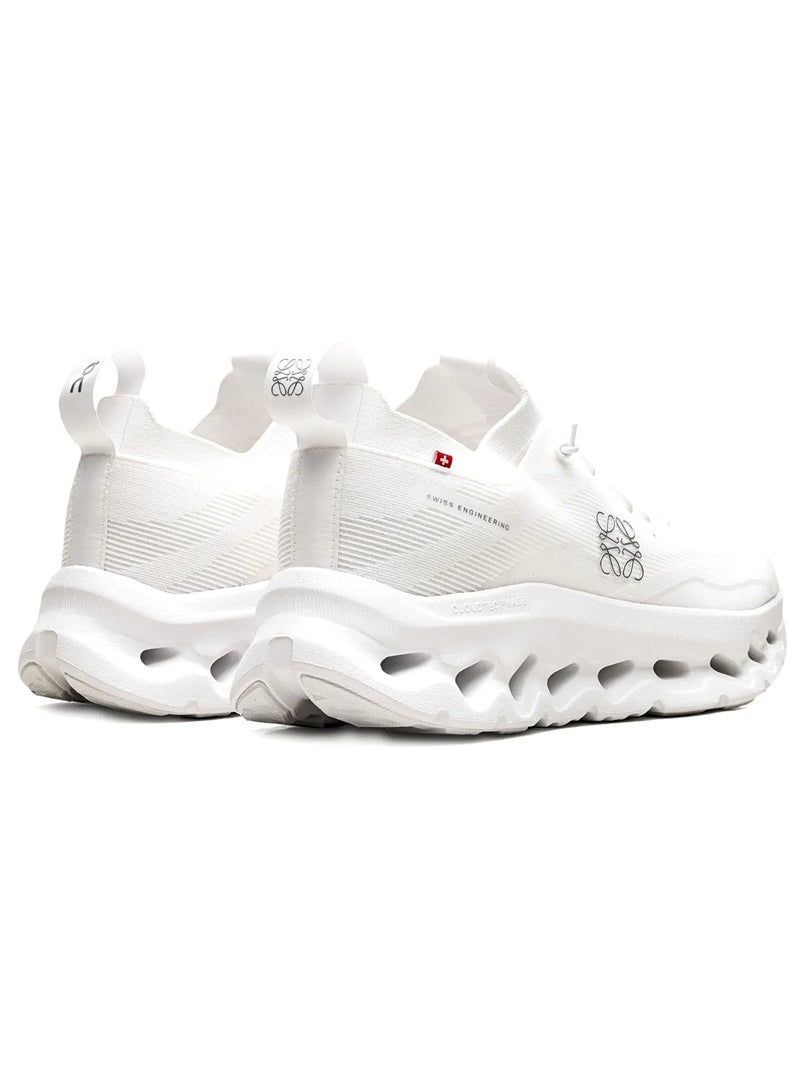 أون أحذية أون كلاودتيلت بالتعاون مع لويفي – إصدار أبيض بالكامل أنيق - Image 3