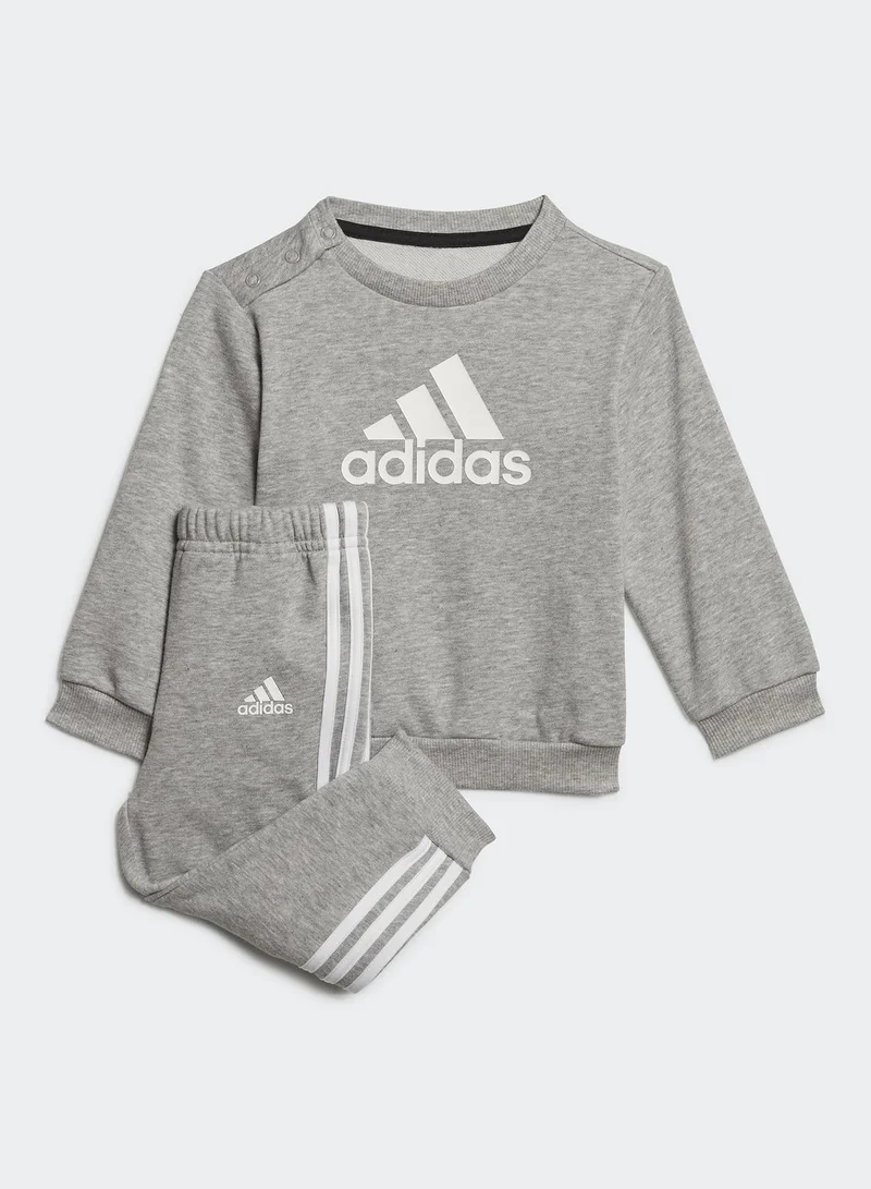 adidas طقم جوجر بادج أوف سبورت من قماش تيري الفرنسي