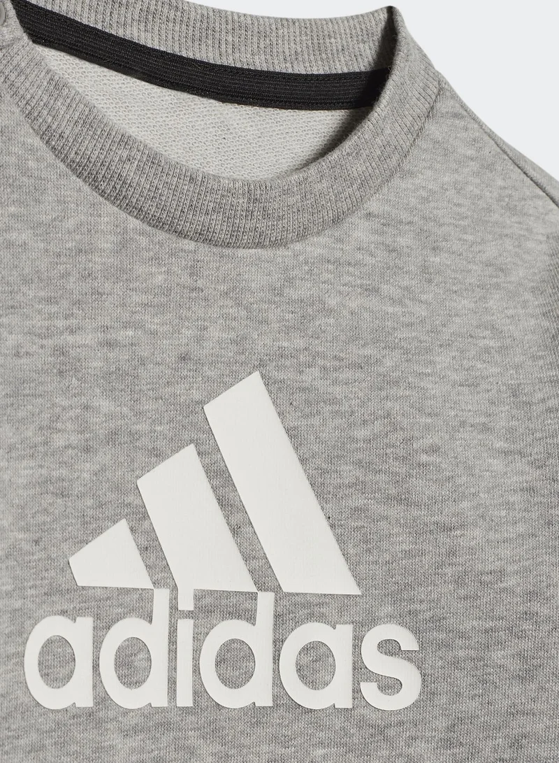 adidas طقم جوجر بادج أوف سبورت من قماش تيري الفرنسي