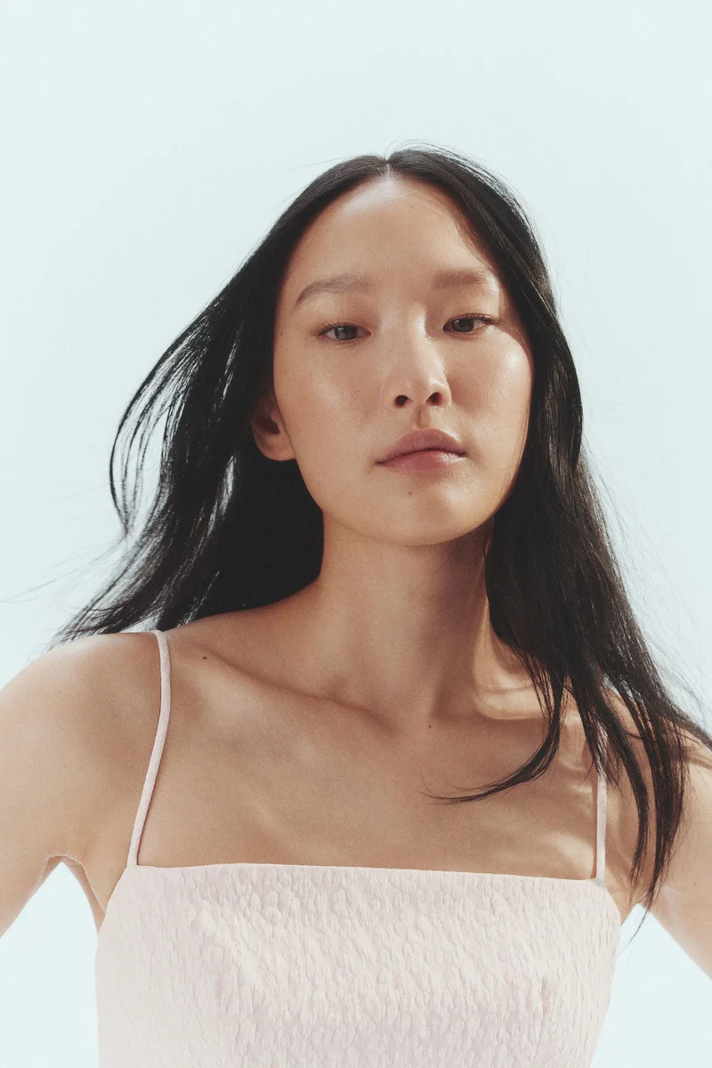 اتش اند ام فستان بحمالات كتف من نسيج الجاكار