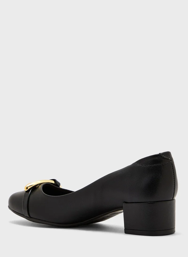 Beira Rio Destiny Close Toe Mid Heel Pumps