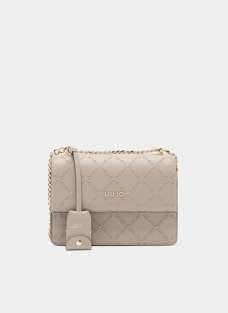 ليو جو حقيبة كروس بودي مزينة بشعار الماركة