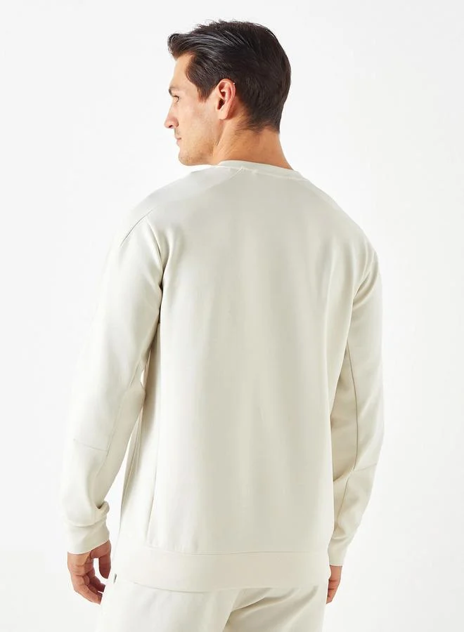 آكتف بلوزة مطبوعة بياقة دائرية وأكمام طويلة