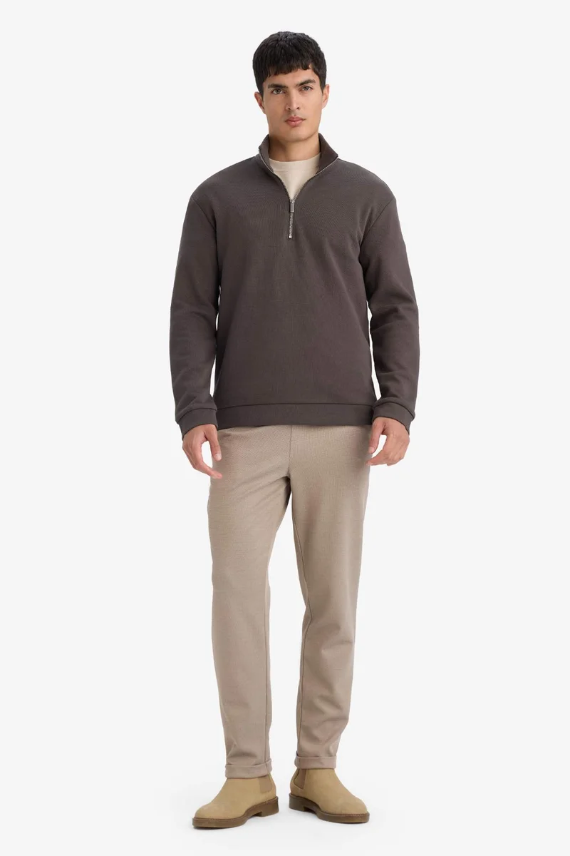 ديفاكتو Regular Fit Long Sleeve Sweatshirt