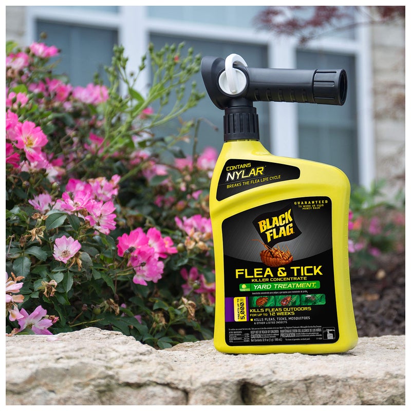 Black Flag مبيد البراغيث والقراد من بلاك فلاق مركز للعلاج في الحديقة، 32 أونصة، جاهز للرش، بخاخ نهاية خرطوم سريع التحويل - Image 5