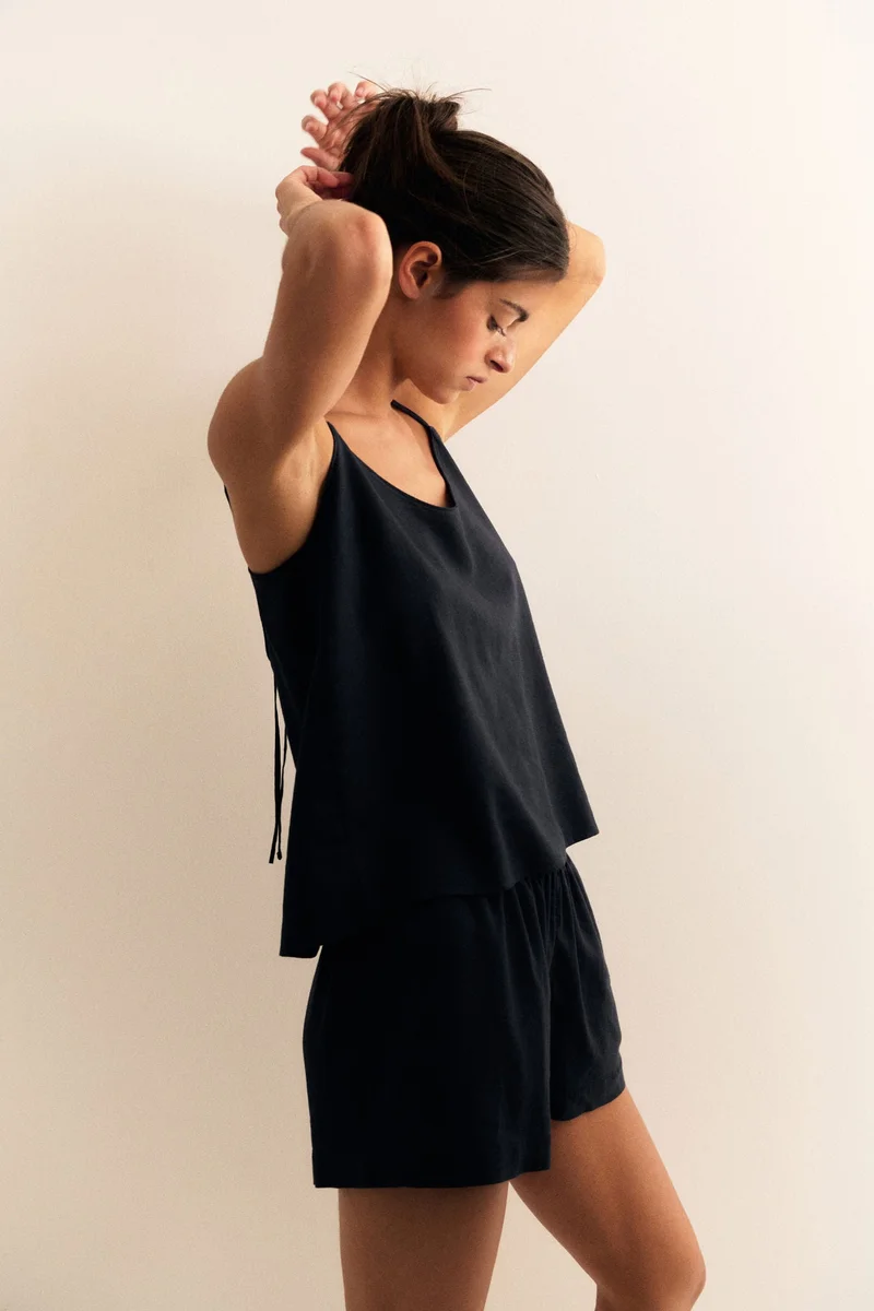 اتش اند ام بلوزة بتصميم شرائط من مزيج الكتان