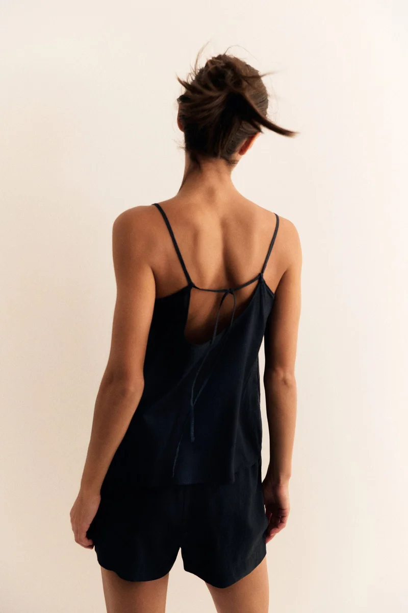 اتش اند ام بلوزة بتصميم شرائط من مزيج الكتان