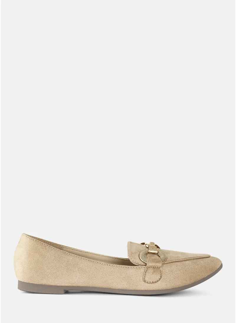 Horsebit Detail Flexible Loafers in Beige
