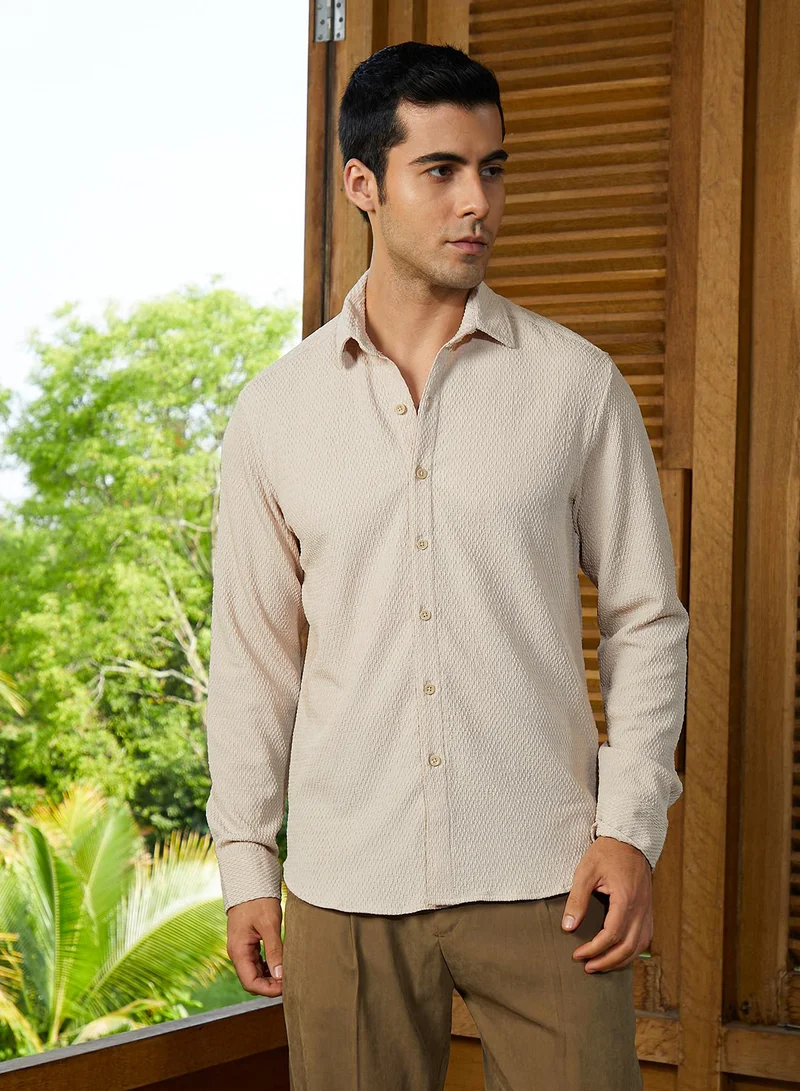 Campus Sutra Campus Sutra Men's Cream White Weave-Tactile Shirt For Casual Wear | Spread Collar | Long Cuffed Sleeves | Button Closure | Shirt Crafted With Comfort Fit For Everyday Wear
