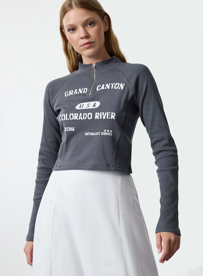 trendyol Anthracite Slogan Printed Zipper Detailed Crop/Short Knitted Blouse TWOAW25BZ00128  - Image 1
