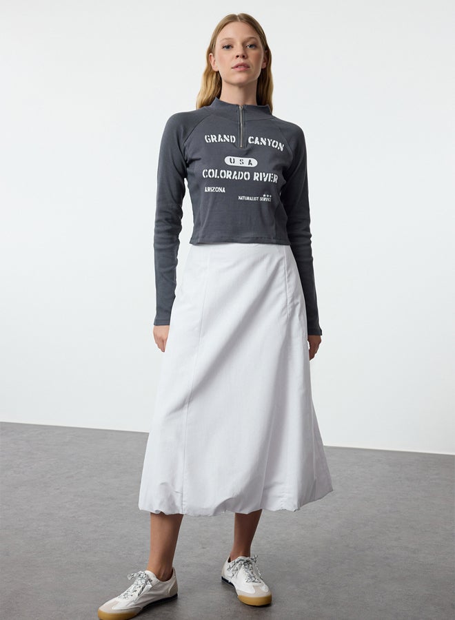 trendyol Anthracite Slogan Printed Zipper Detailed Crop/Short Knitted Blouse TWOAW25BZ00128  - Image 2