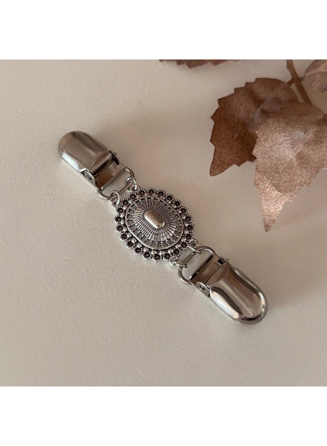 Cardigan Sweater Vintage Cinch Clips (Silver) – Elegant Retro-Style Metal Clasp for Shawls, Scarves, and Outerwear – Classic Clothing Accessory for Women