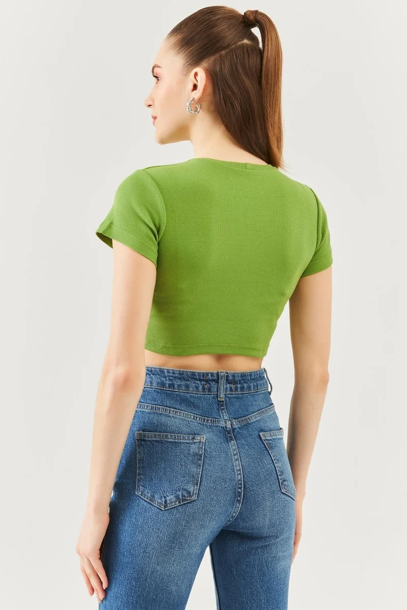 بوتيكجيز Çimen Yeşili Kısa Kol Bisiklet Yaka Vücuda Oturan %100 Pamuklu Kaşkorse Esnek Crop Bluz