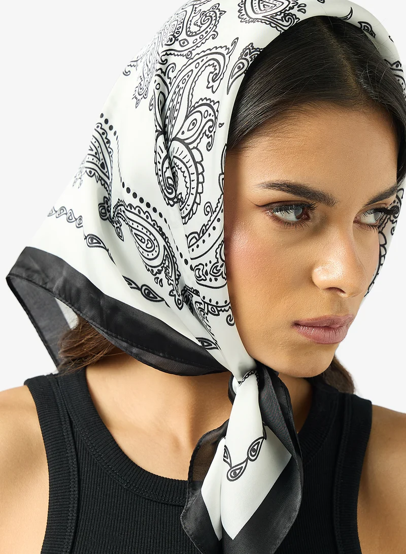 جينجر Satin Monochrome Headscarf