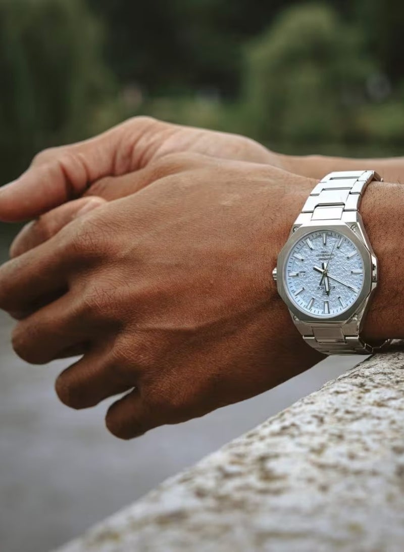 CASIO EFR-S108DE-2A | ساعة يد للرجال من الفولاذ المقاوم للصدأ النحيف، زجاج ياقوتي، مقاومة للماء حتى 100 م، قرص مزخرف - Image 3