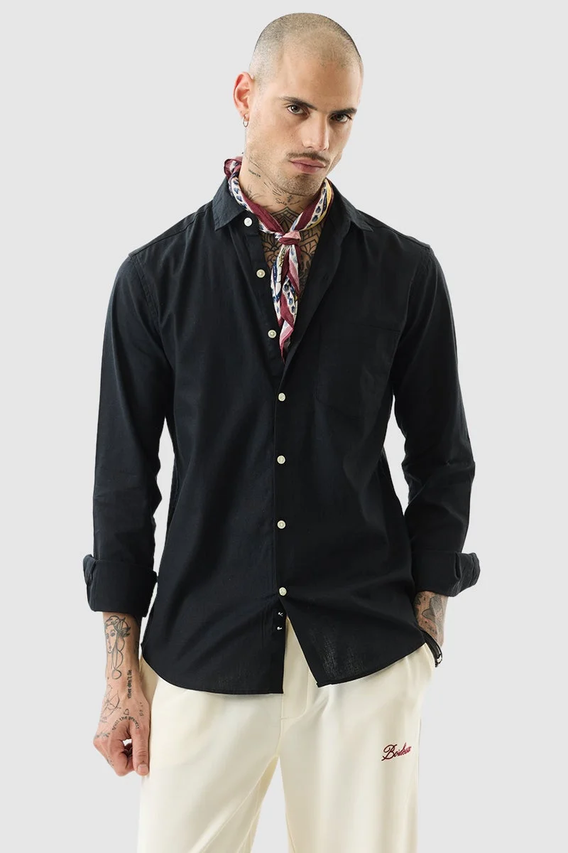 سنيتش قميص كتان أسود بقصة ضيقة