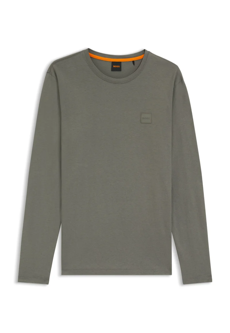 بوس تيشيرت قطني بأكمام طويلة مع رقعة شعار