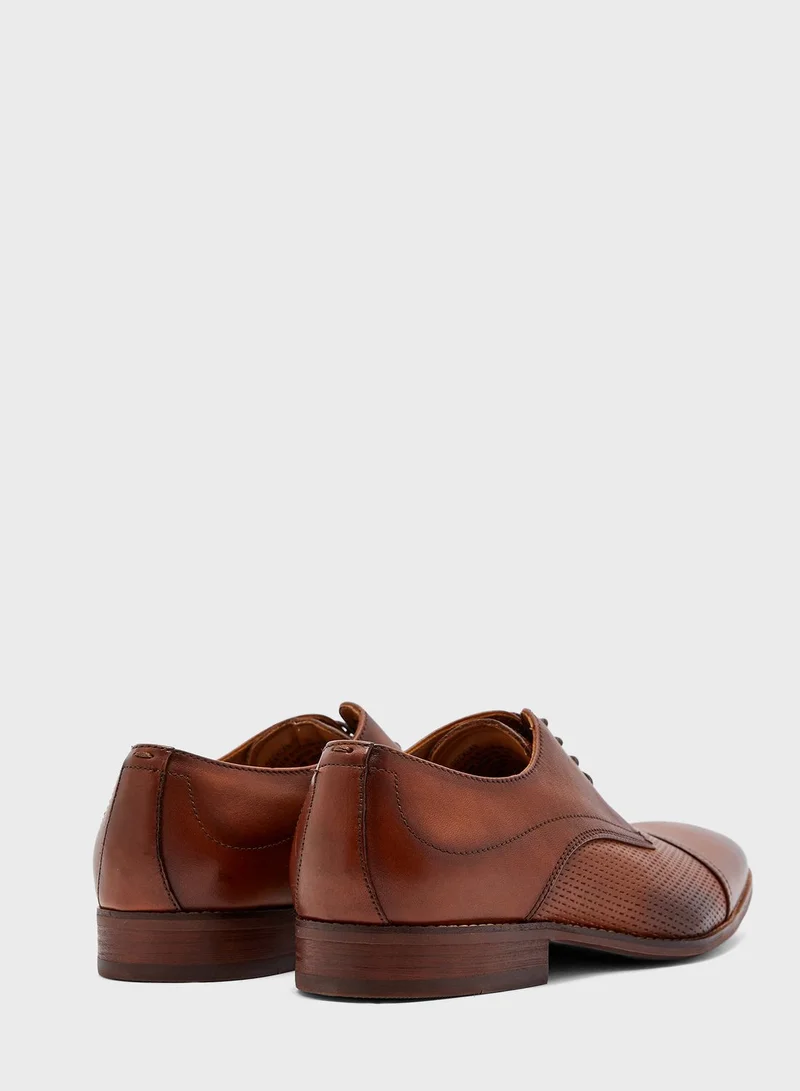 STEVE MADDEN Decklan Lace Ups