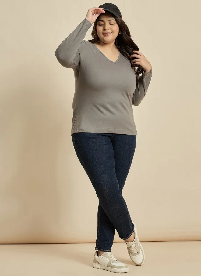 CURVY STREET تي شيرت قطن مقاس كبير برقبة على شكل حرف  للنساء