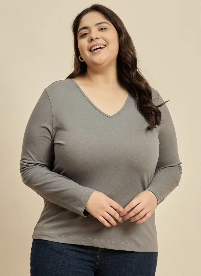 CURVY STREET تي شيرت قطن مقاس كبير برقبة على شكل حرف  للنساء