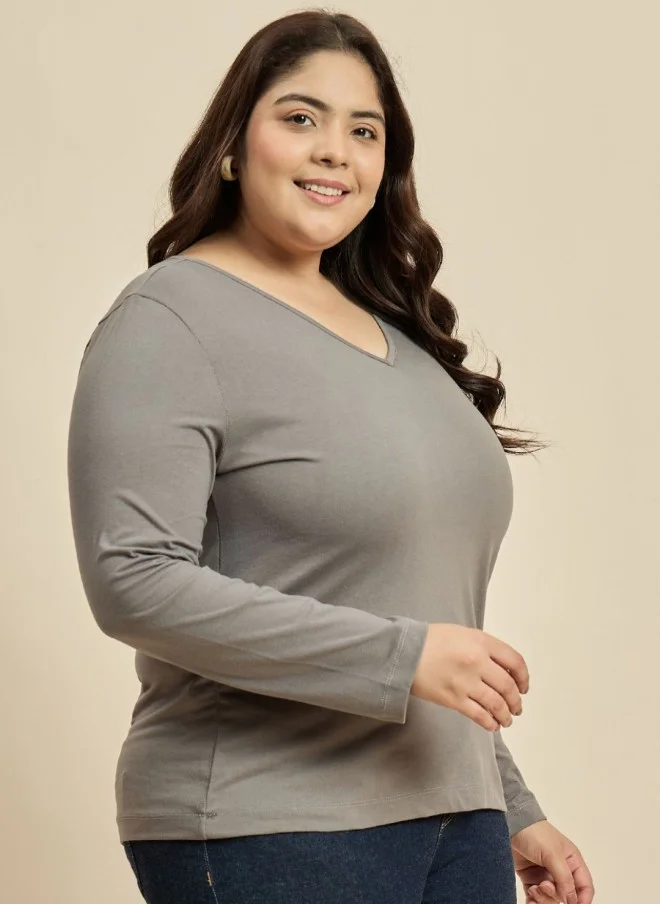 CURVY STREET تي شيرت قطن مقاس كبير برقبة على شكل حرف  للنساء