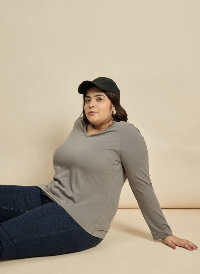 CURVY STREET تي شيرت قطن مقاس كبير برقبة على شكل حرف  للنساء
