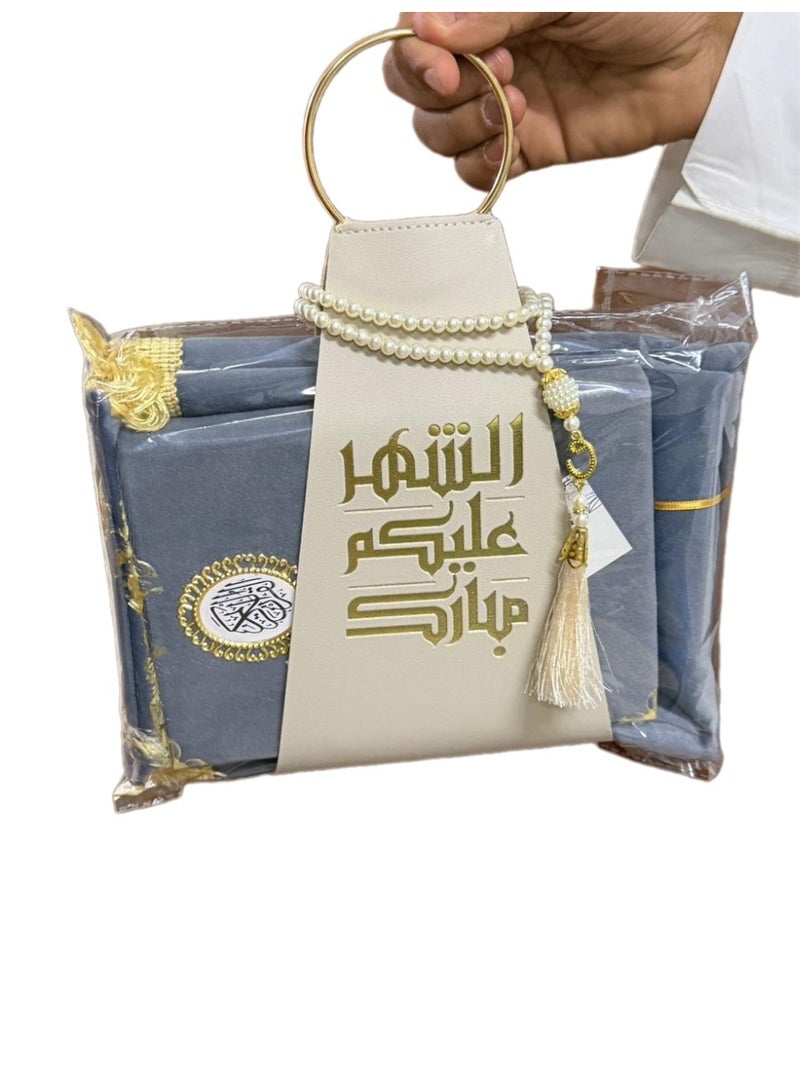 سجادة ومصحف وسبحة مقدمة بشيال مناسب كهديه رمصانيه